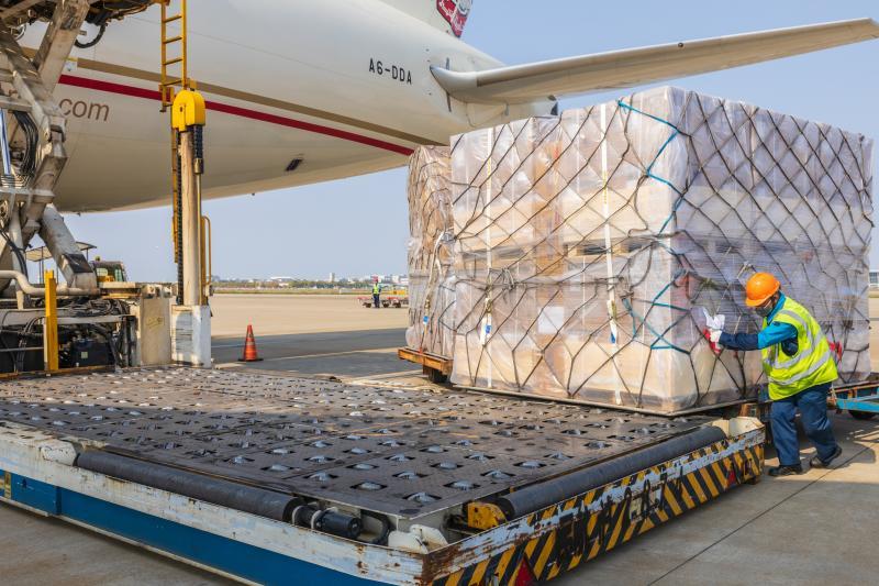 伊犁空运厦门机场